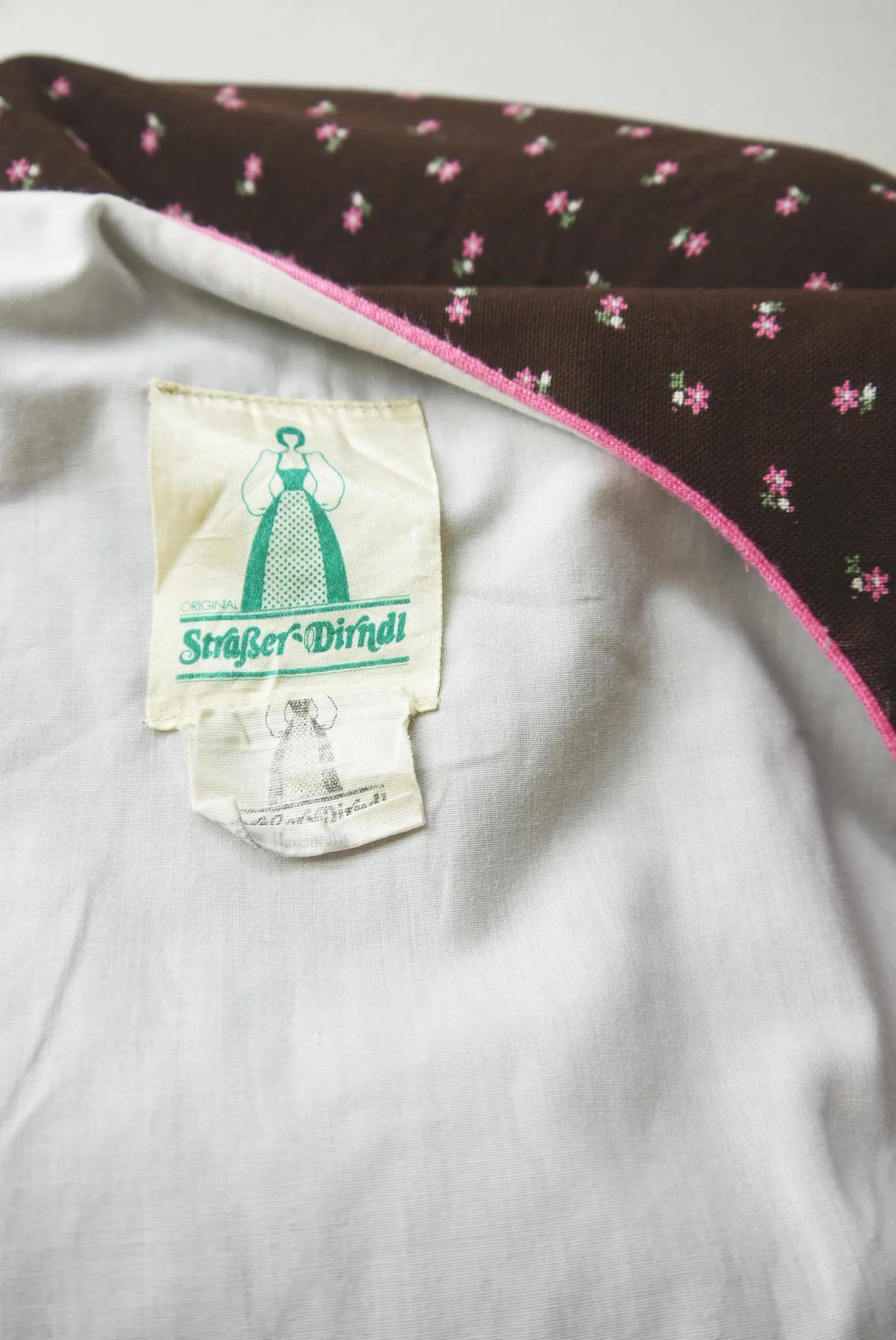70/80er Straßer Vintage Dirndl braun Blümchenmuster Baumwolle mit Schürze Gr.48