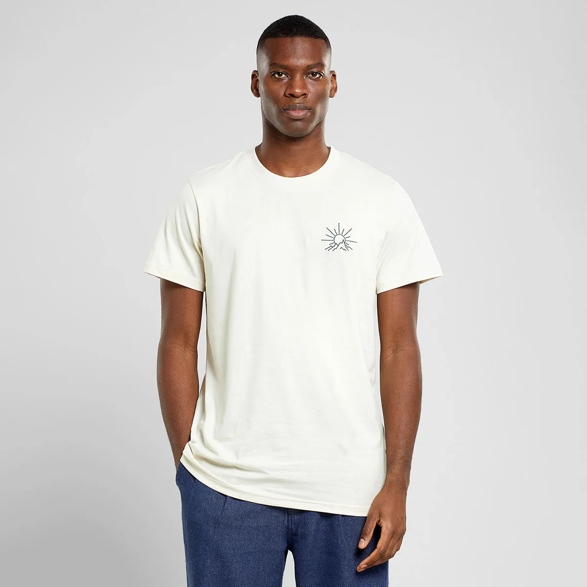 besticktes T-Shirt LINE MOUNTAIN von Dedicated
