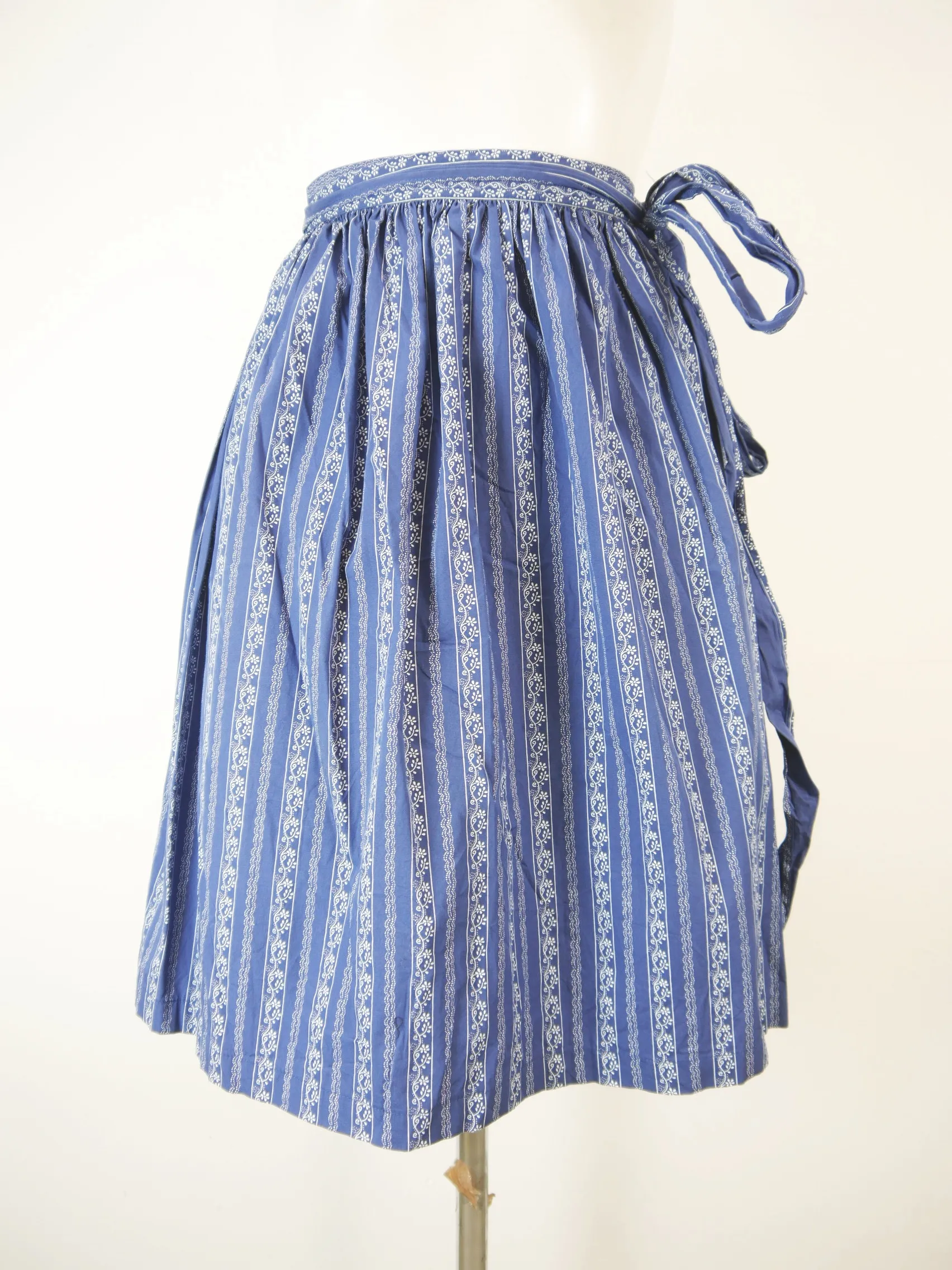 Dirndlschürze mittellang blau  Dirndl Schürze Baumwolle mit Muster TS2440