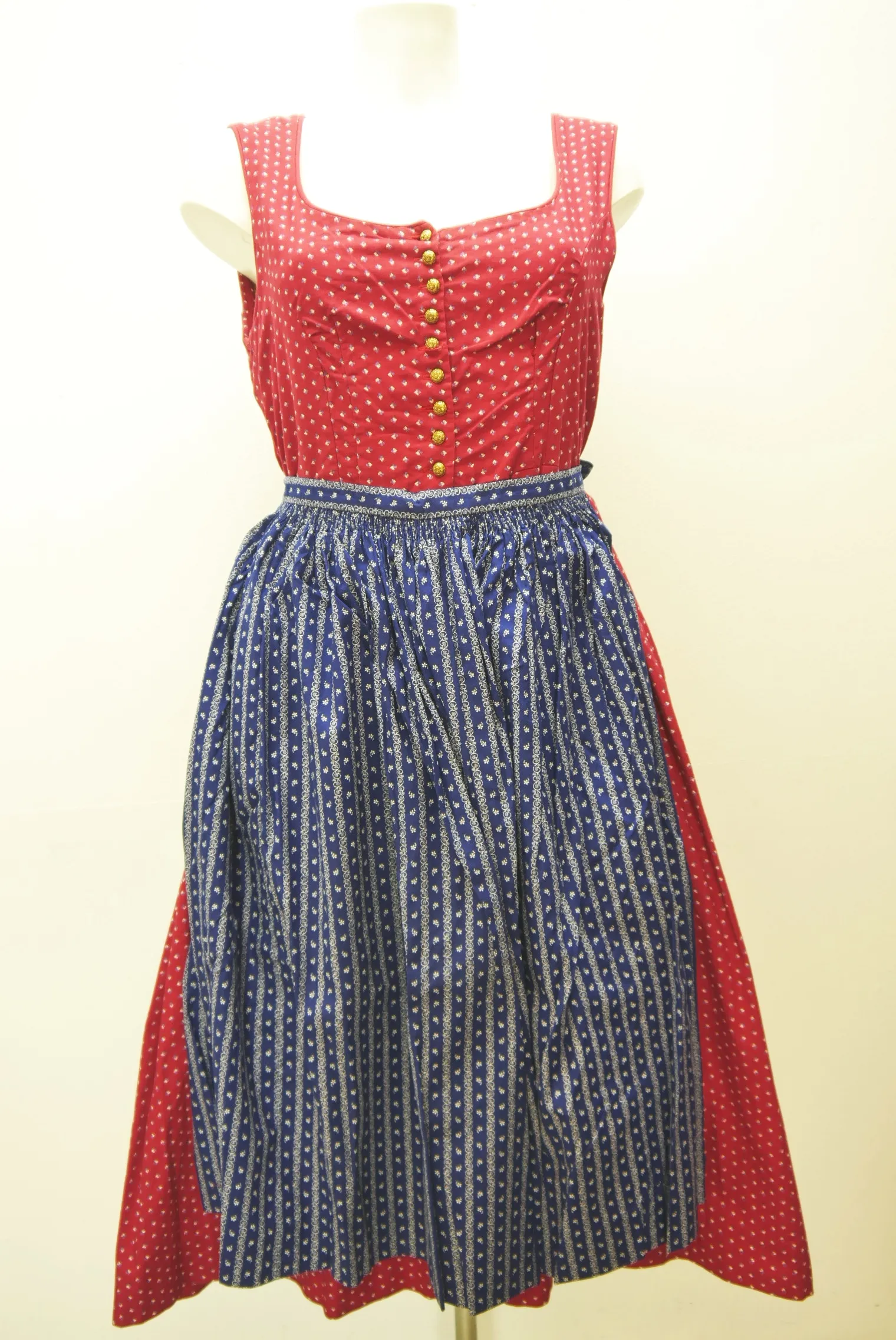 Feinmuster Vintage Dirndl in rot von Oma handgenäht mit Schürze Gr.44