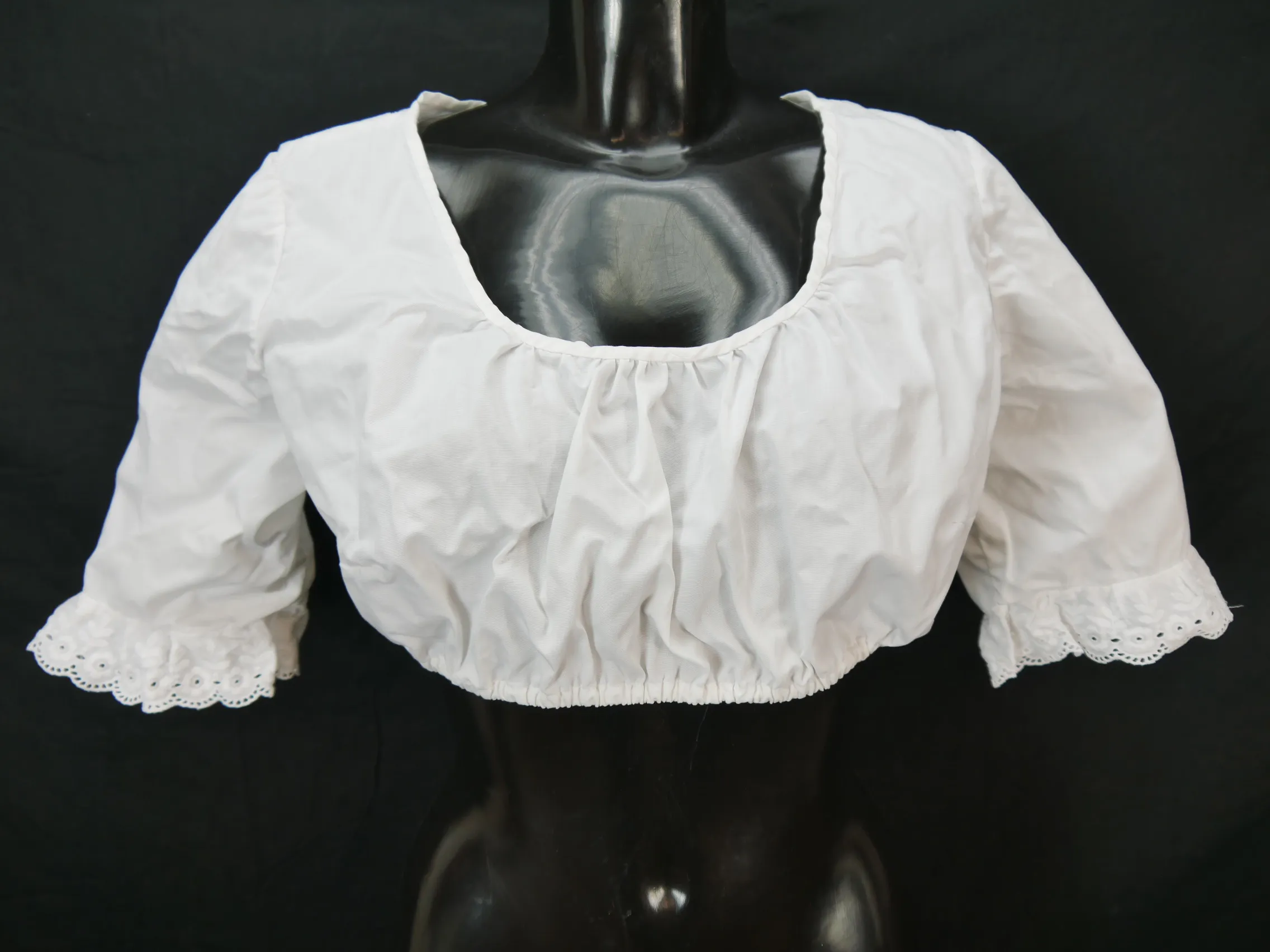 Gr.46 Dirndlbluse weiß Bluse für Dirndl Baumwolle Spitze und Stickerei B10346