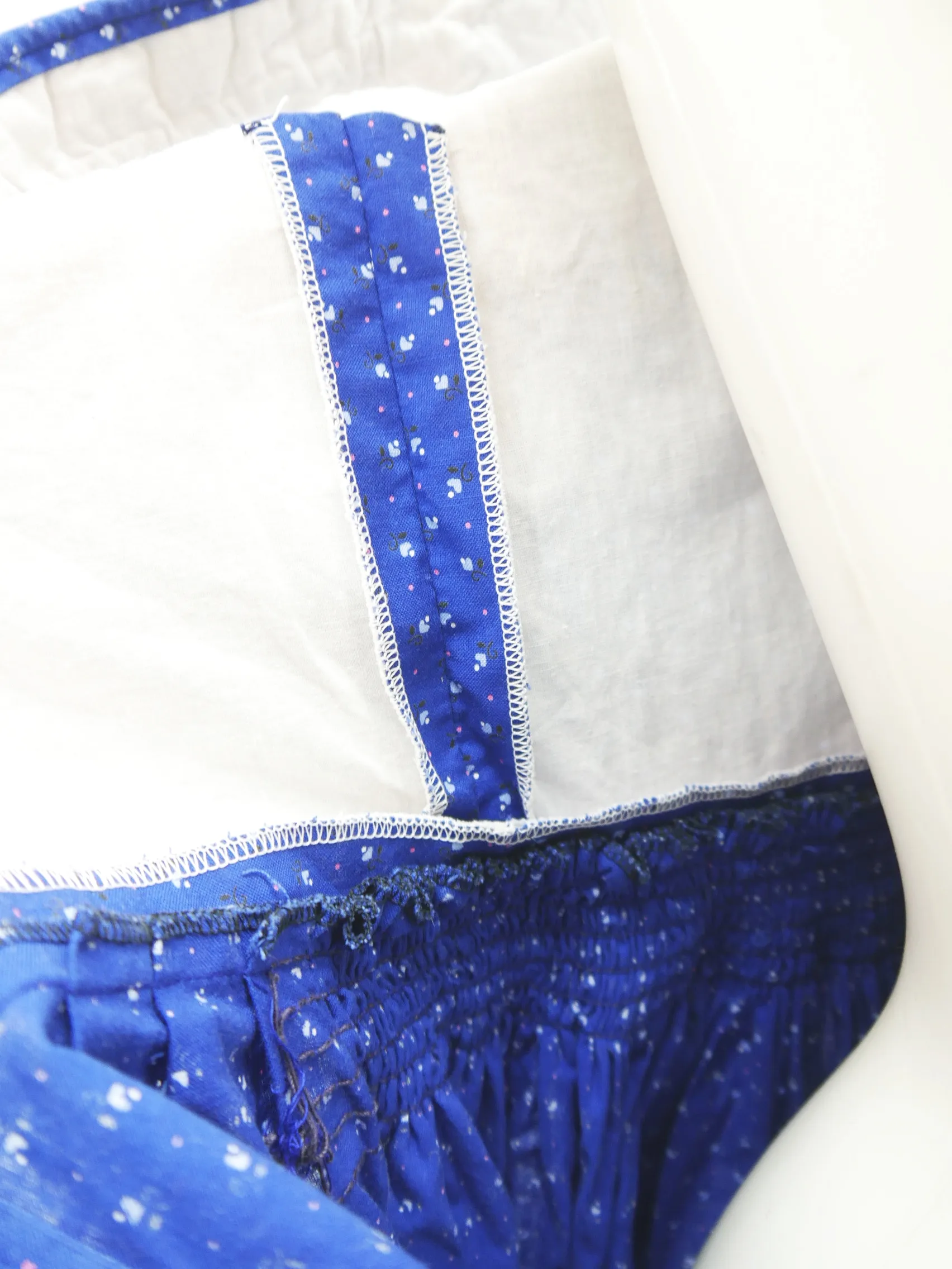 Linnartz Dirndlmoden blau mit Balkonett fesches Dirndl ohne Schürze Gr.34