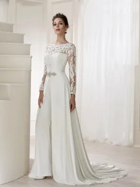 Standesamt Outfit Braut Overall Clea Festlich in Weiß mit Spitze und Schleppe Abnehmbar